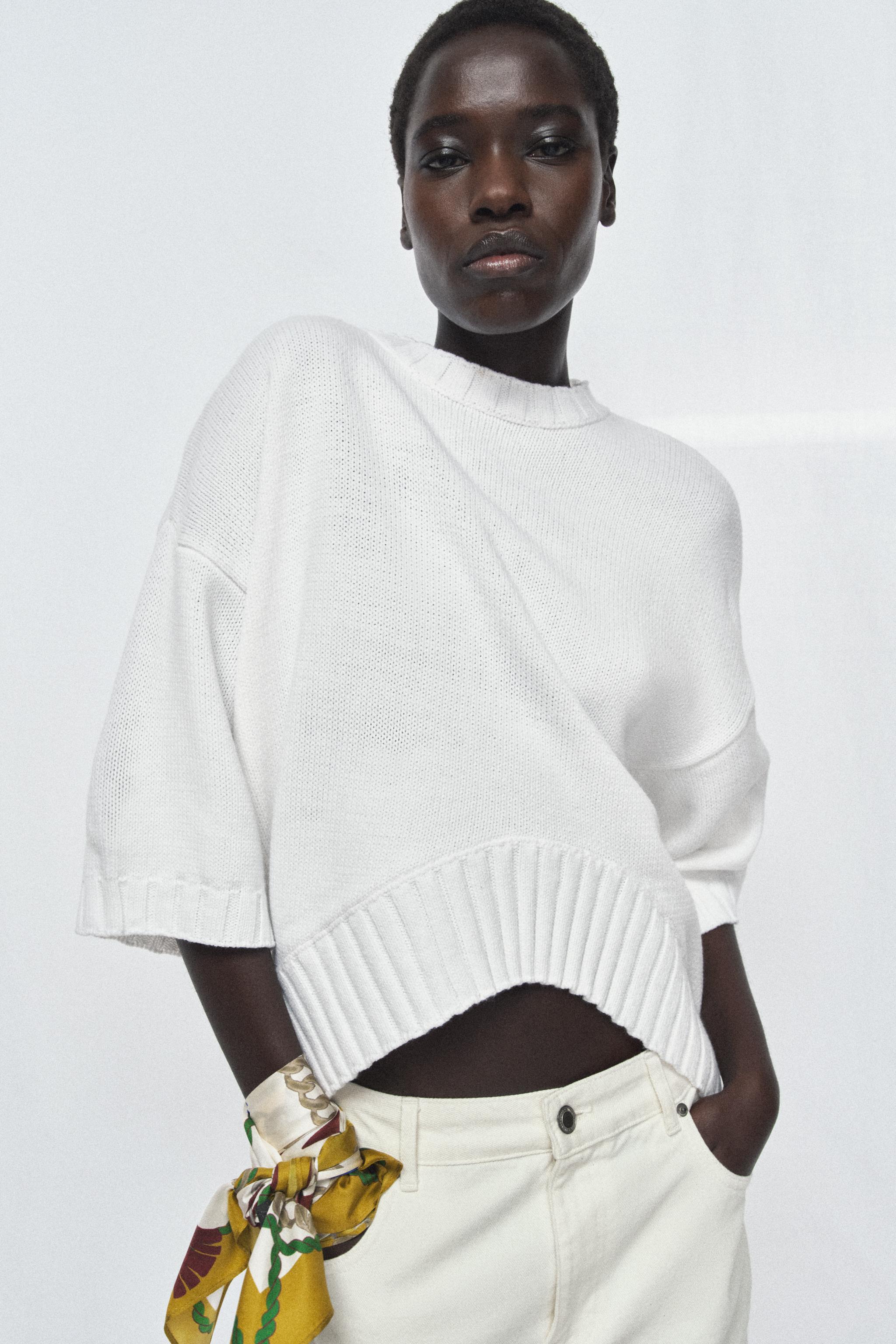 ASYMMETRIC HEM SHORT SLEEVE KNIT JUMPER